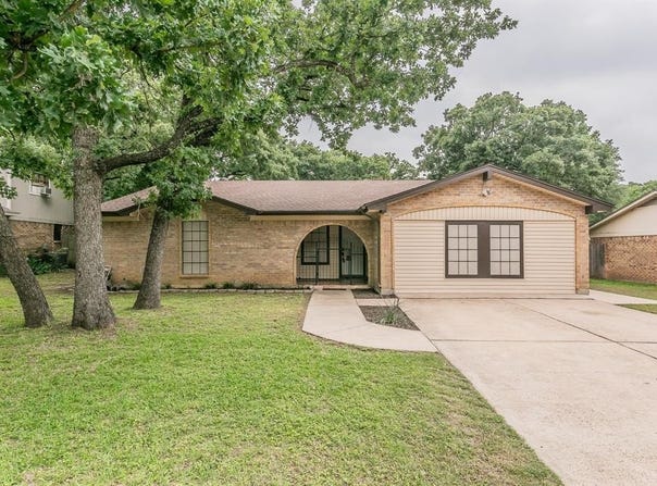4212 Oak Country Drive, Arlington, TX 76017
