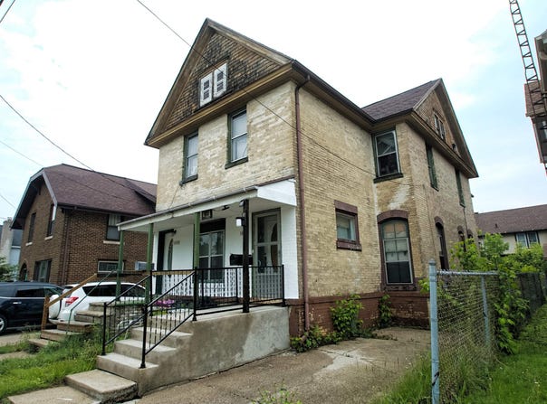 1033 S 11TH Street, MANITOWOC, WI 54220