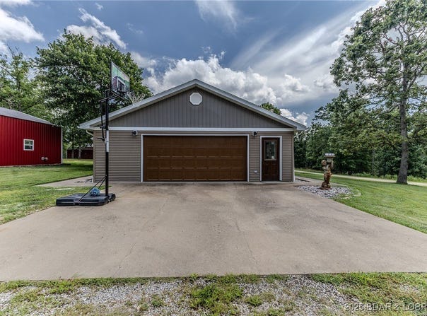 178 Hicks Pond Circle, Roach, MO 65787