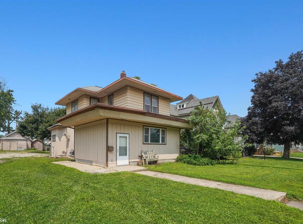 208 N Center Street, Marshalltown, IA 50158
