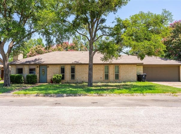 517 S Kirby Street, Pilot Point, TX 76258