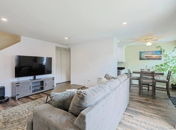 3454 Castle Glen Dr., San Diego, CA 92123