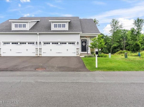 18 Joshua Place, Bethlehem, NY 12077