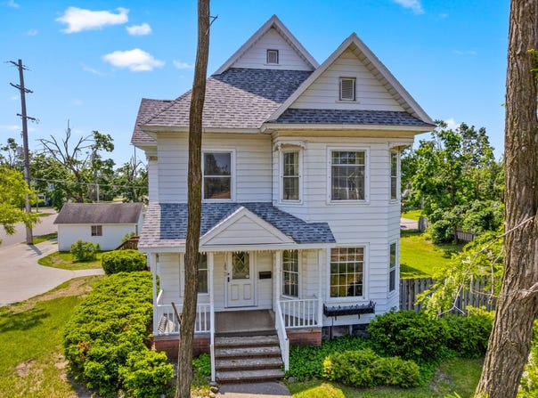 220 E Main Street, Gaylord, MI 49735