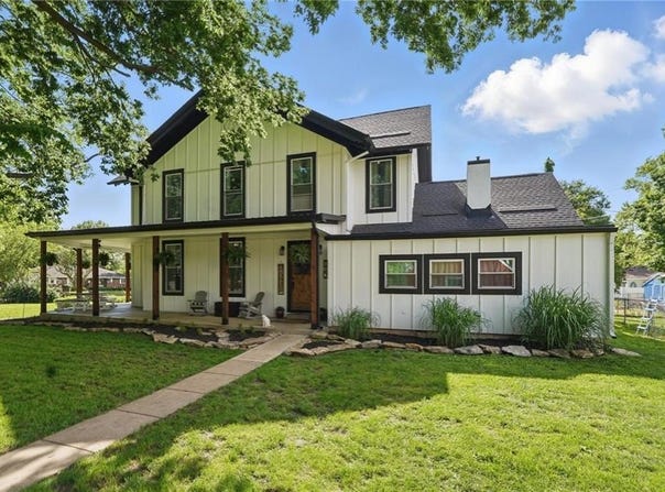 906 E Piankishaw Street, Paola, KS 66071