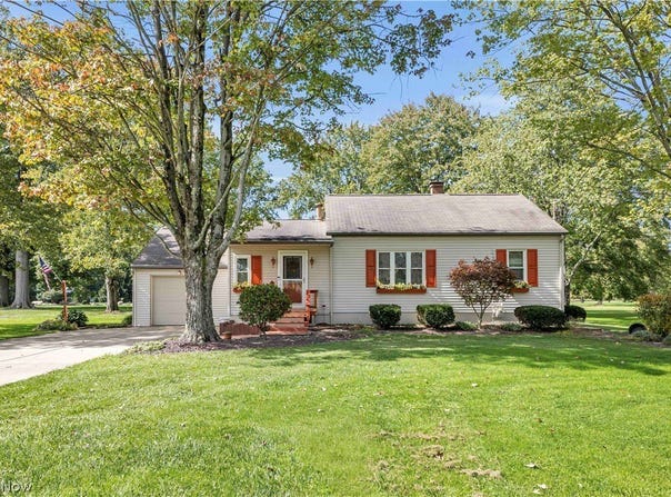 1732 Pleasant Valley Road, Girard, OH 44420