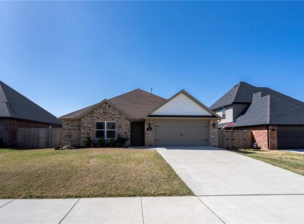 702  W Jillian, Siloam Springs, AR 72761