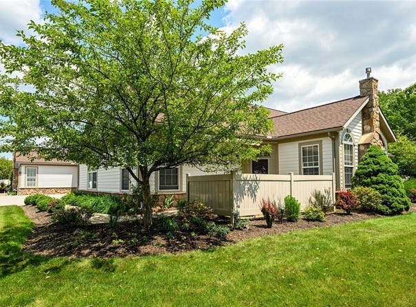 711 Crossings Circle, Tallmadge, OH 44278