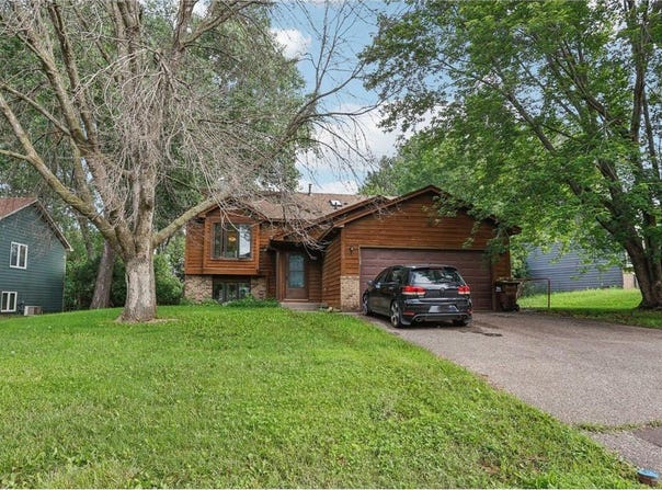 1360 Granite Lane N, Oakdale, MN 55128