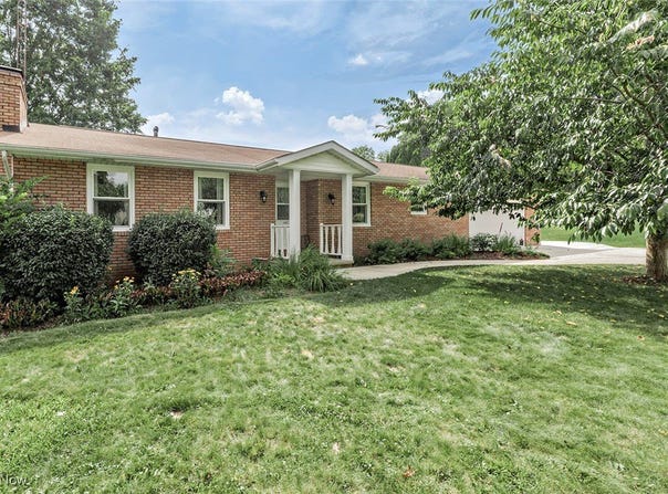 5346 Shaker Valley Circle SE, Canton, OH 44707