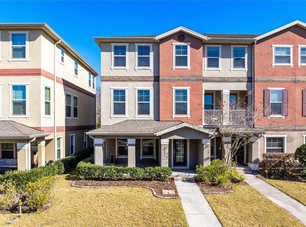 10033 TOWN LAKE DR, ORLANDO, FL 32832