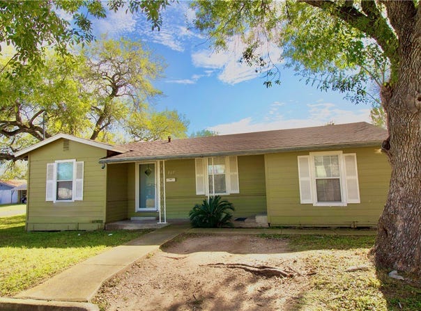 808 E Lott Street, Beeville, TX 78102