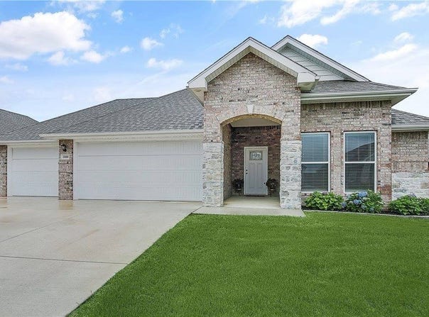 1060 Pink Lady Place, Bentonville, AR 72712