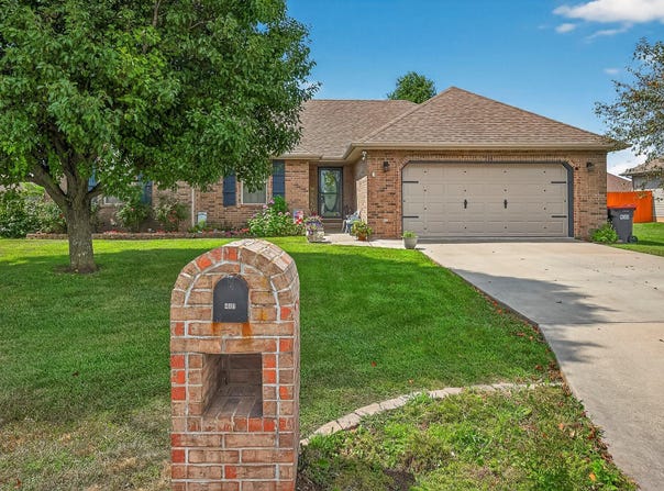 204 E Cypress Street, Clever, MO 65631