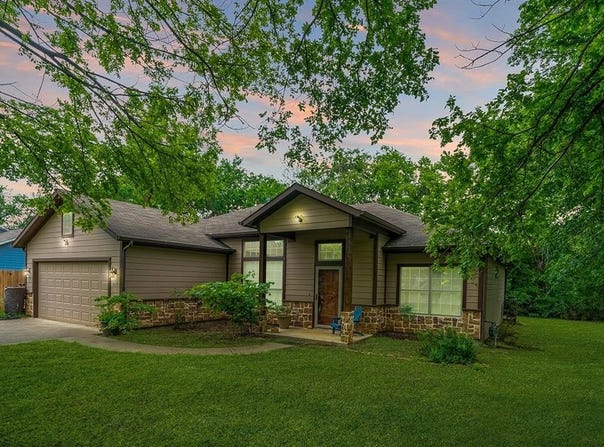 621 S Hill Street, Pilot Point, TX 76258