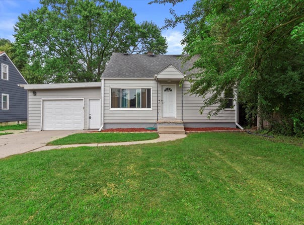 6259 N 106th St, Milwaukee, WI 53225