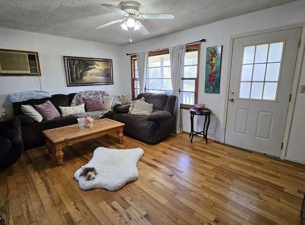Oxford, AR 72565