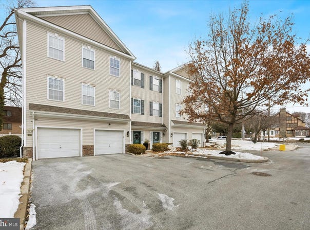 5-B HILLVIEW Circle, LANSDOWNE, PA 19050