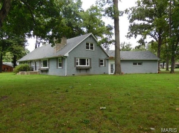 300 N Lakeview Drive, Salem, IL 62881
