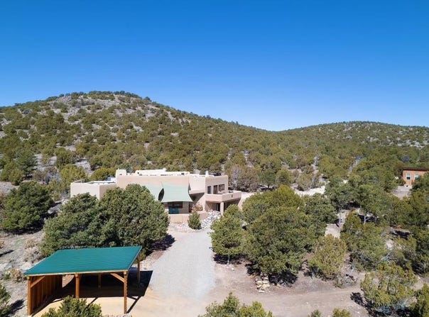 100 Lobo Ranch Road, Arroyo Hondo, NM 87513