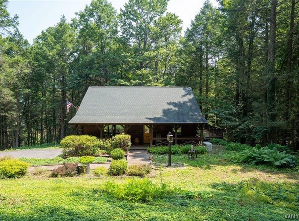 8 Deer Run Road, Holland, NY 14080