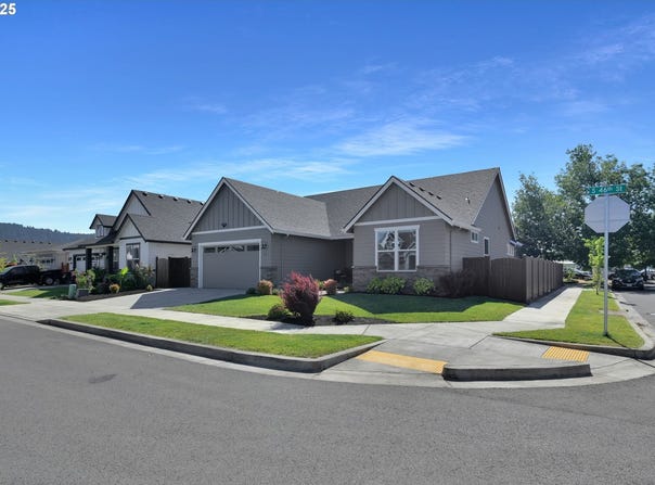 1004 S 46TH ST, Springfield, OR 97478