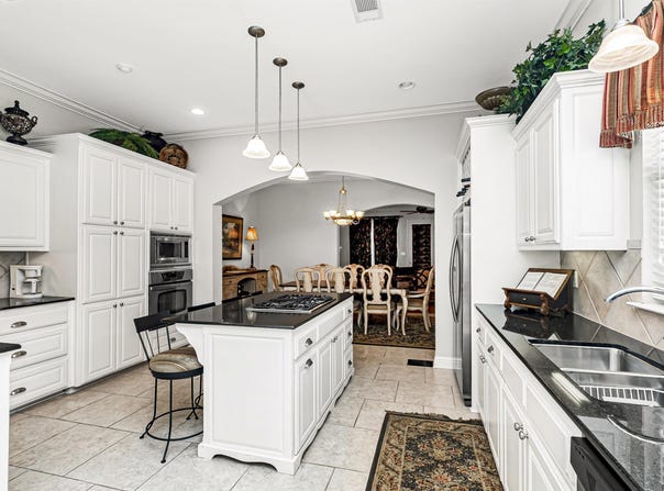 5427 Courtyard Dr, Gonzales, LA 70737