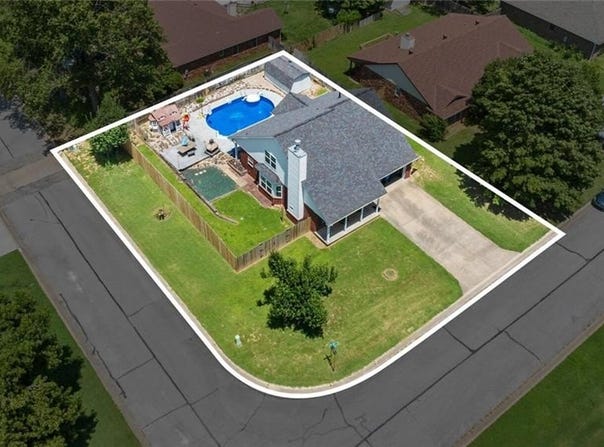 2801  SE 3rd  ST, Bentonville, AR 72712