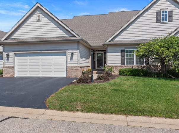 420 Cobblestone Ct, Slinger, WI 53086