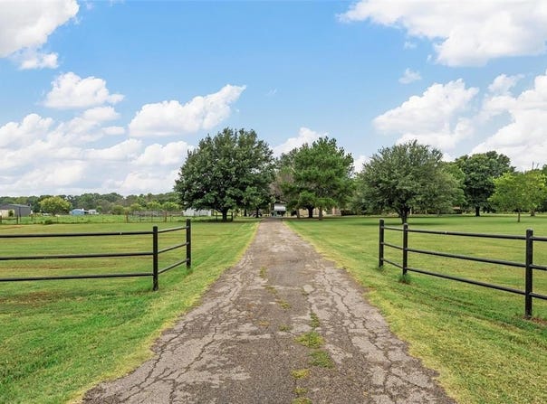 182 Tom Mccartney Lane, Gholson, TX 76705