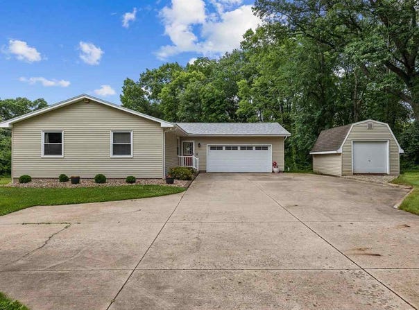 1428 Timber Ridge Trl, Solon, IA 52333