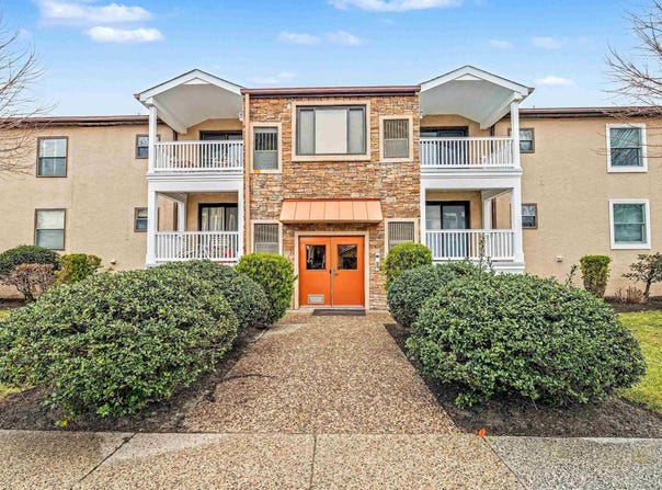 25 N Madison Ave, Margate, NJ 08402