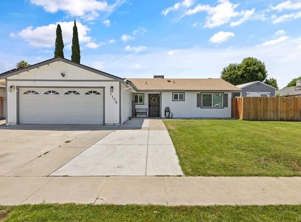 1176 Robin Avenue, Hanford, CA 93230