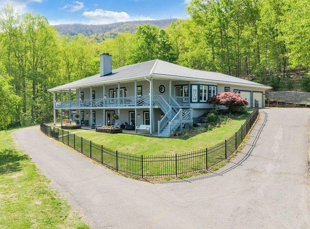 649 GREYLEDGE RD, Buchanan, VA 24066