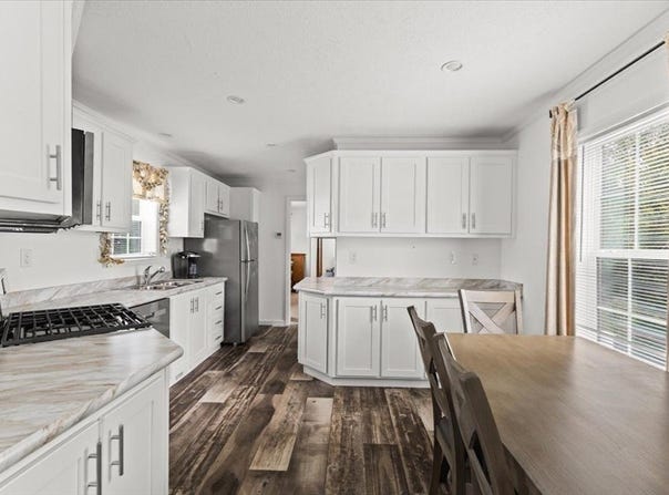 132 Queen Dr, Wareham, MA 02576