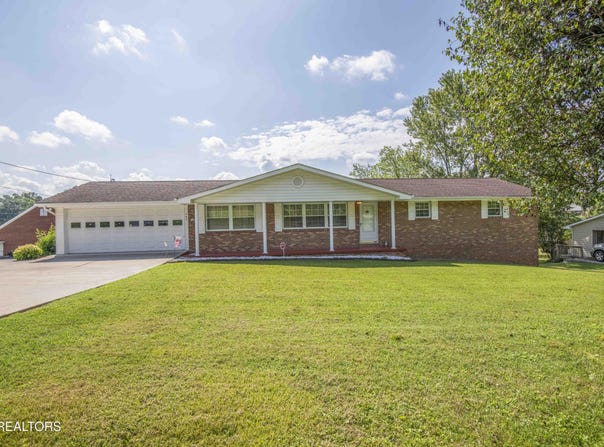 303 Sanford Ave, Clinton, TN 37716