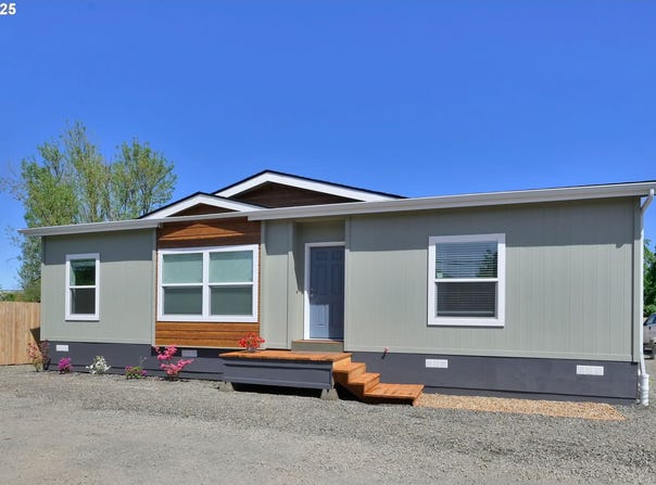 490 Moffit LN, Springfield, OR 97477