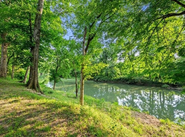 271 River West Lane, Broken Bow, OK 74728