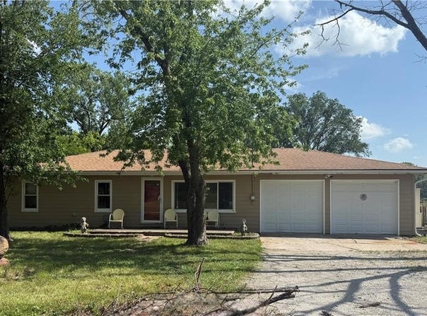 610 Edwardsville Drive, Edwardsville, KS 66111
