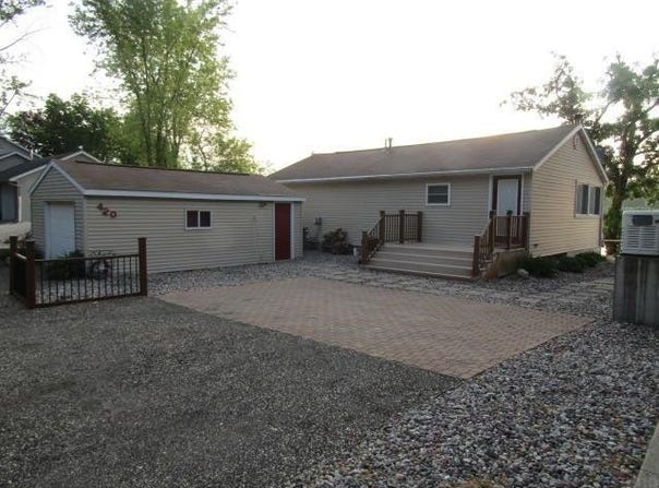 420 River View Road, Guttenberg, IA 52052