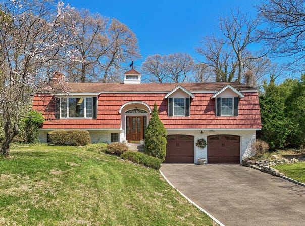 28 Greentree Court, Northport, NY 11768