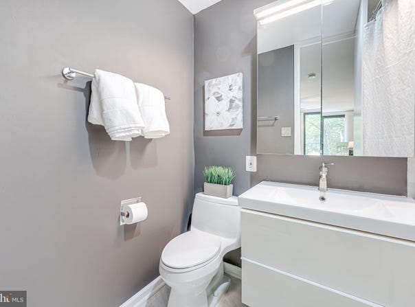 11467 WASHINGTON PLAZA W, RESTON, VA 20190