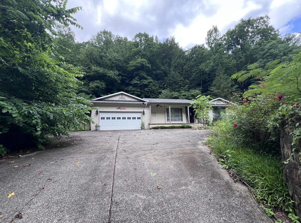435 Simms Fork Road, Arjay, KY 40902