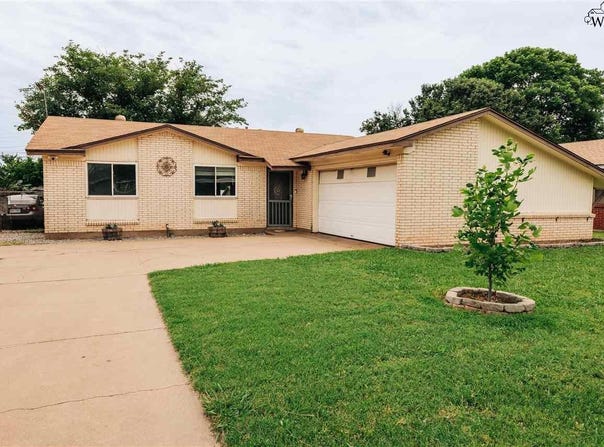 1009 W CORNELIA AVENUE, Iowa Park, TX 76367