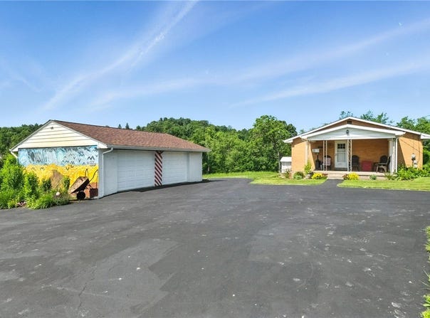 1118 Freedom Rd, Cranberry Twp, PA 16066