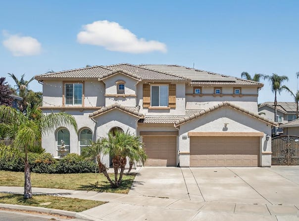 3034 W Clinton Court, Visalia, CA 93291