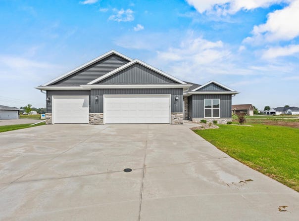 733 TAMBOUR Court, DE PERE, WI 54115