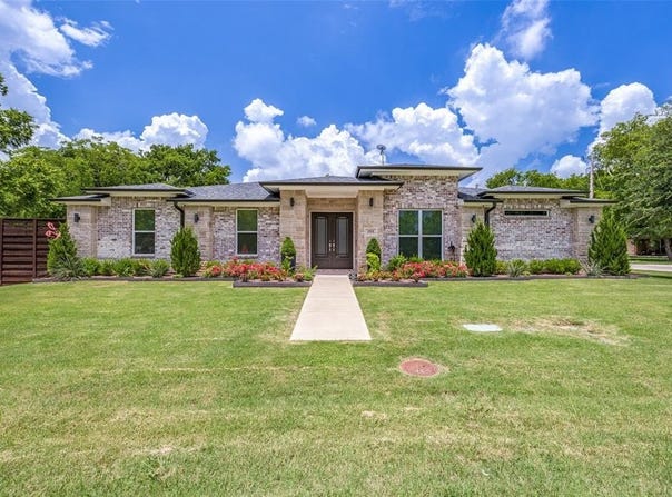 104 N 4th Street, Trenton, TX 75490