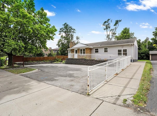 3821 W Broadway Avenue, Robbinsdale, MN 55422