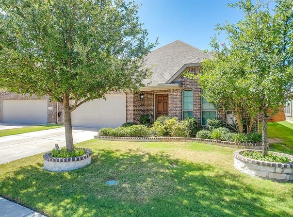 11705 Tuscarora Drive, Fort Worth, TX 76108